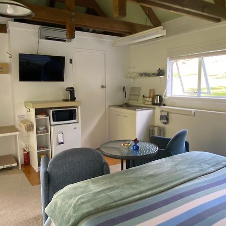 וונגאנואי Superb Studio Retreat With Spa, Pool & Bbq Access מראה חיצוני תמונה