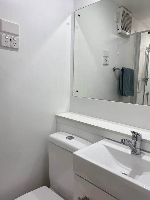 וונגאנואי Superb Studio Retreat With Spa, Pool & Bbq Access מראה חיצוני תמונה