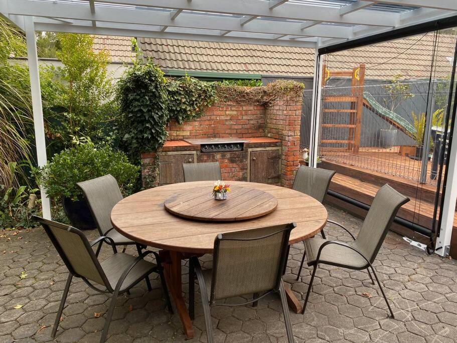 וונגאנואי Superb Studio Retreat With Spa, Pool & Bbq Access מראה חיצוני תמונה