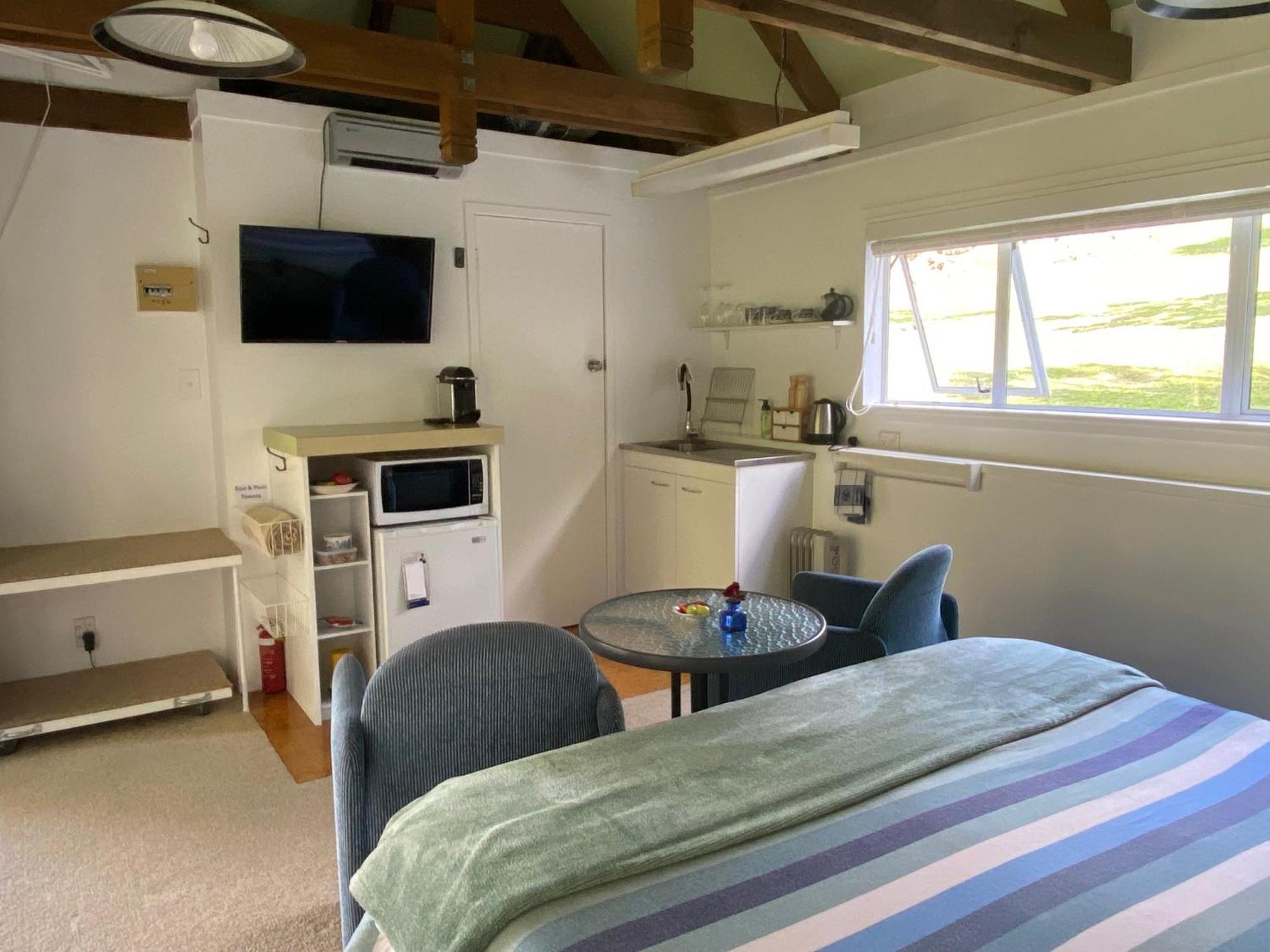 וונגאנואי Superb Studio Retreat With Spa, Pool & Bbq Access מראה חיצוני תמונה
